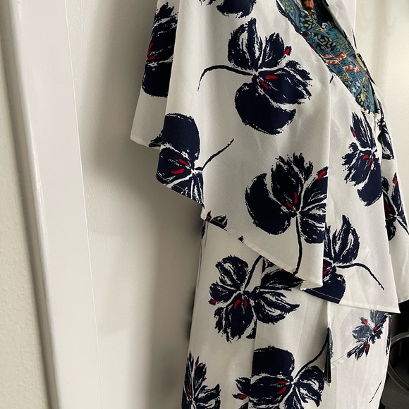 Ark&co White CAPE dress - Picture 7 of 9